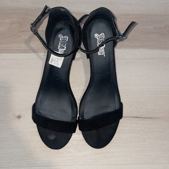 Black suede heels - Picture 2 of 5